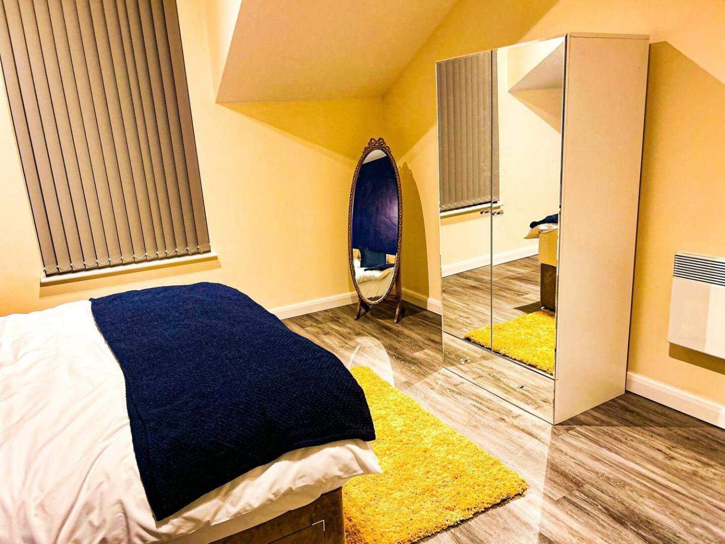 Betty'S Apartment- Metres From Train Station Harrogate Bagian luar foto