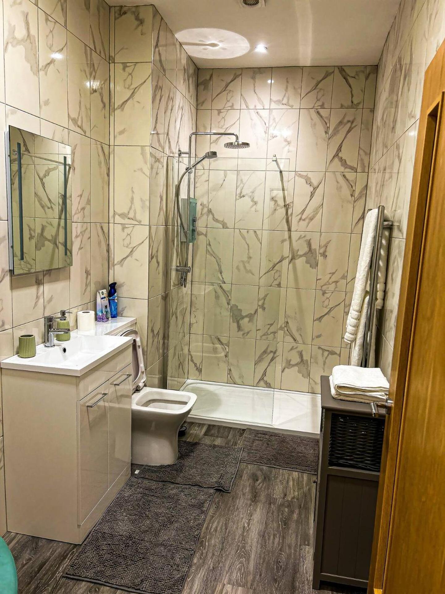 Betty'S Apartment- Metres From Train Station Harrogate Bagian luar foto