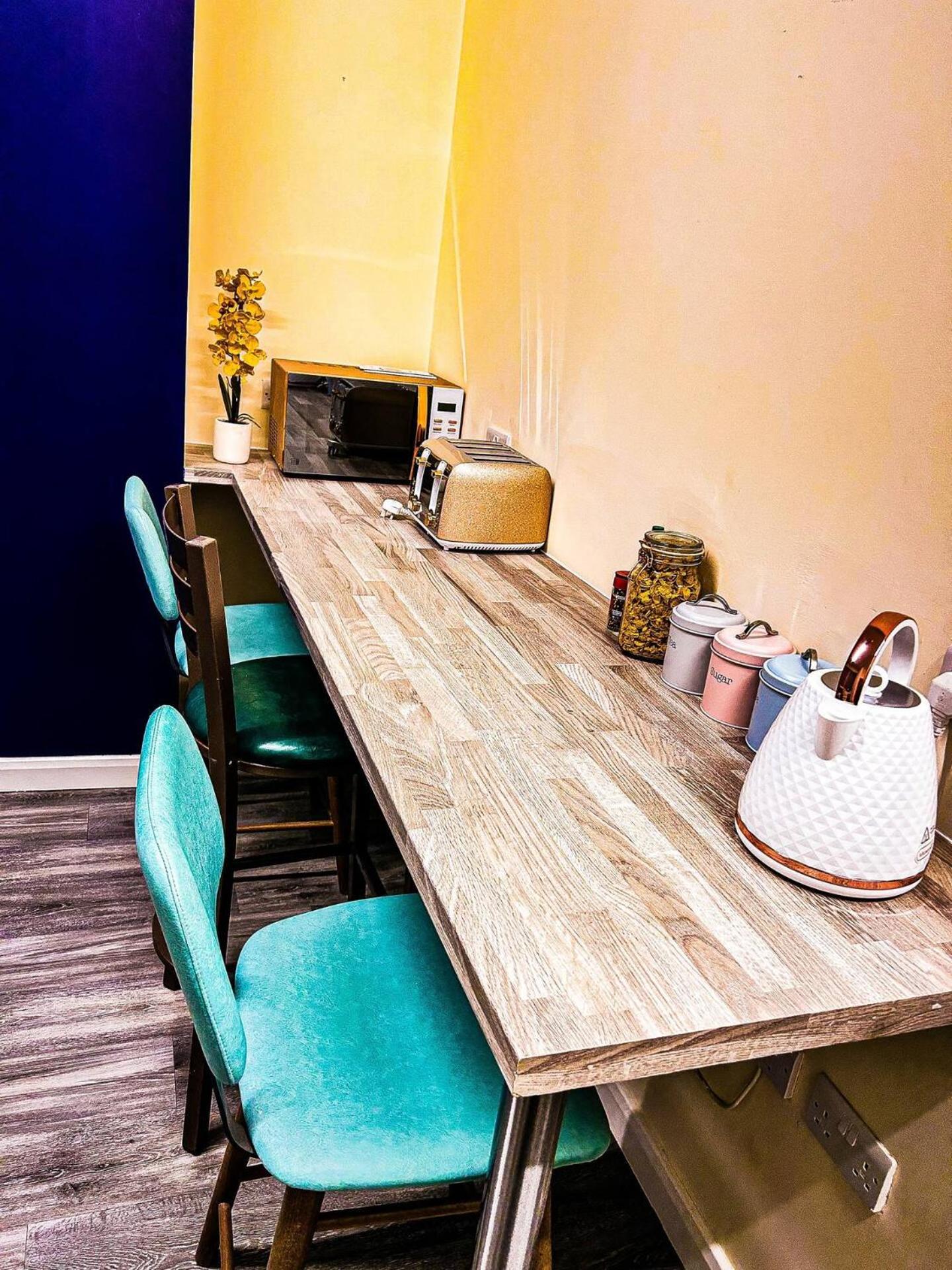 Betty'S Apartment- Metres From Train Station Harrogate Bagian luar foto