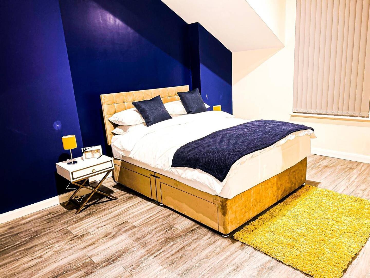 Betty'S Apartment- Metres From Train Station Harrogate Bagian luar foto