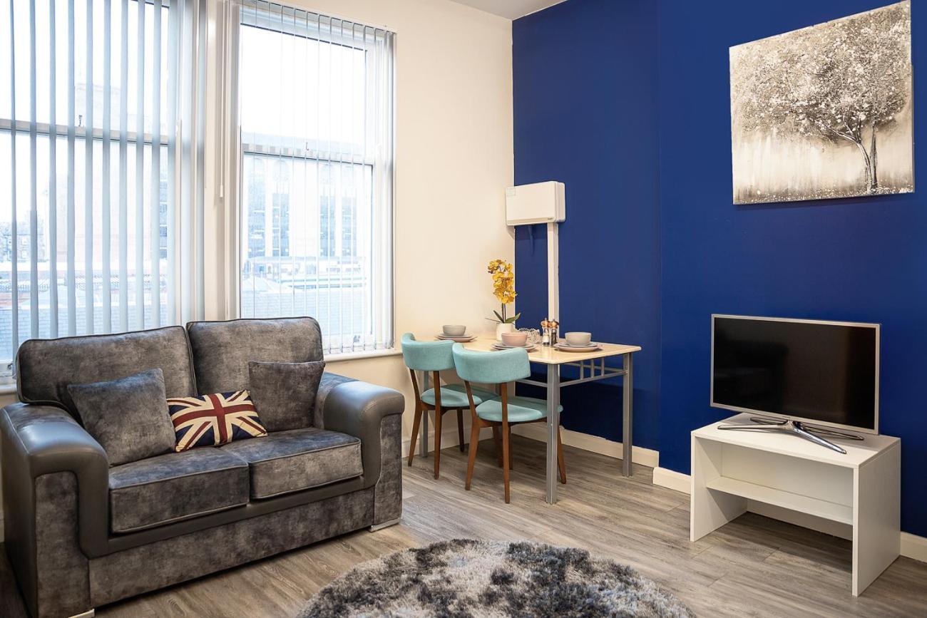 Betty'S Apartment- Metres From Train Station Harrogate Bagian luar foto
